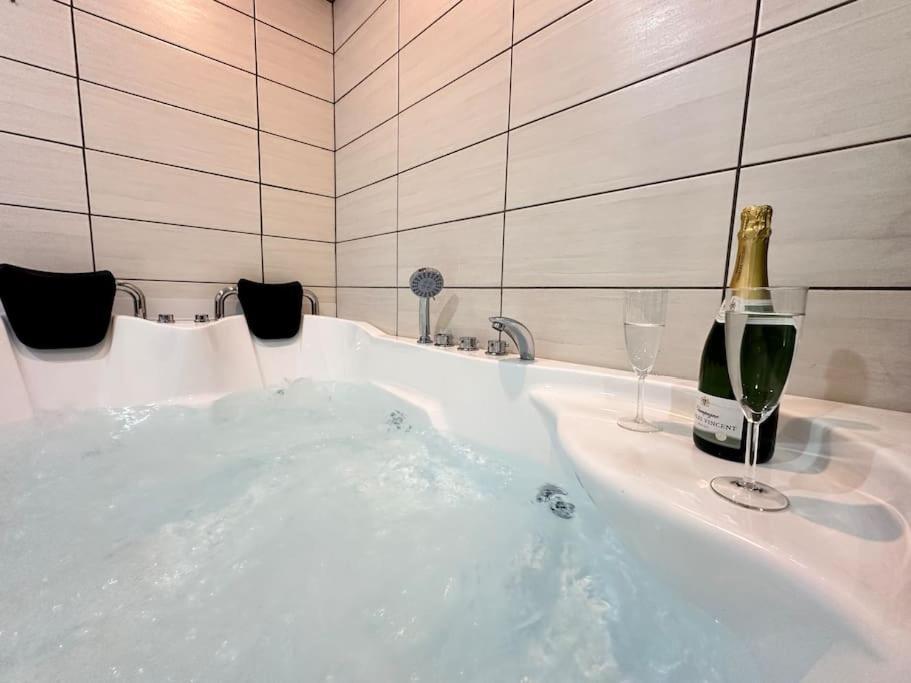 E Servagnat T3 Luxe Avec Sauna Jacuzzi Et Hammam Επερνέ Εξωτερικό φωτογραφία